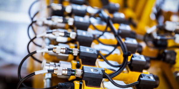 Electricistas Industriales · Instaladores Alta / Baja Tensión Mas de las Matas · Instalación de tableros eléctricos, transformadores y generadores