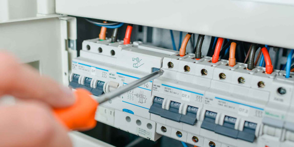 Electricistas Industriales · Instaladores Alta / Baja Tensión Mas de las Matas · Integración de sistemas de control SCADA para monitoreo remoto