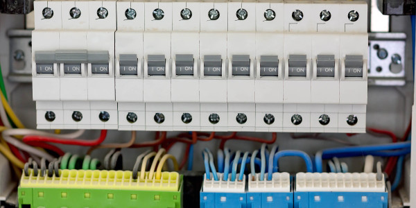 Electricistas Industriales · Instaladores Alta / Baja Tensión Mas de las Matas · Diagnóstico y solución de fallas en sistemas eléctricos