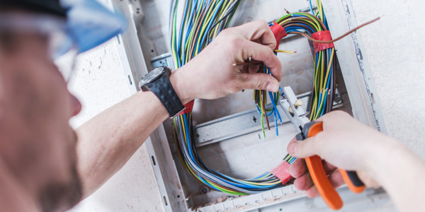 Electricistas Industriales · Instaladores Alta / Baja Tensión Mas de las Matas · Reemplazo de cables, disyuntores, fusibles y contactores desgastados